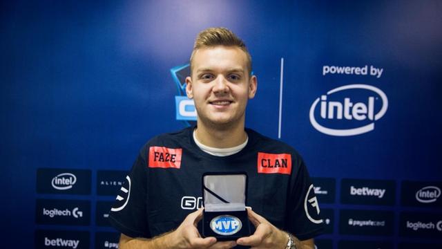 B8 在 StarLadder Budapest Major 2025 第一阶段的揭幕战中输给了 M80