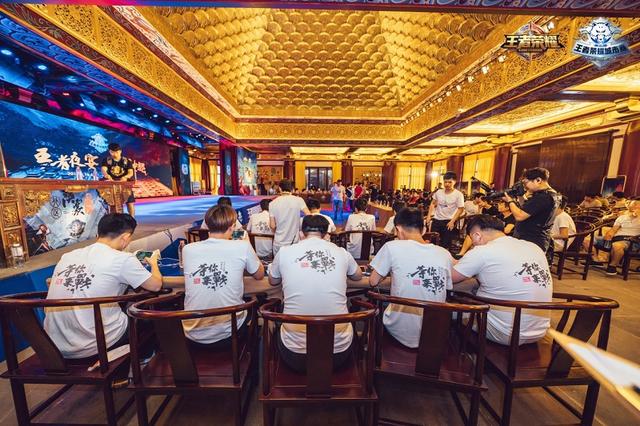 LPL官方：值此龙年春节来临之际，携选手们给您拜年啦