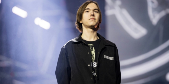 英雄联盟比赛：2020全球总决赛小组赛第二天，LPL两胜一负